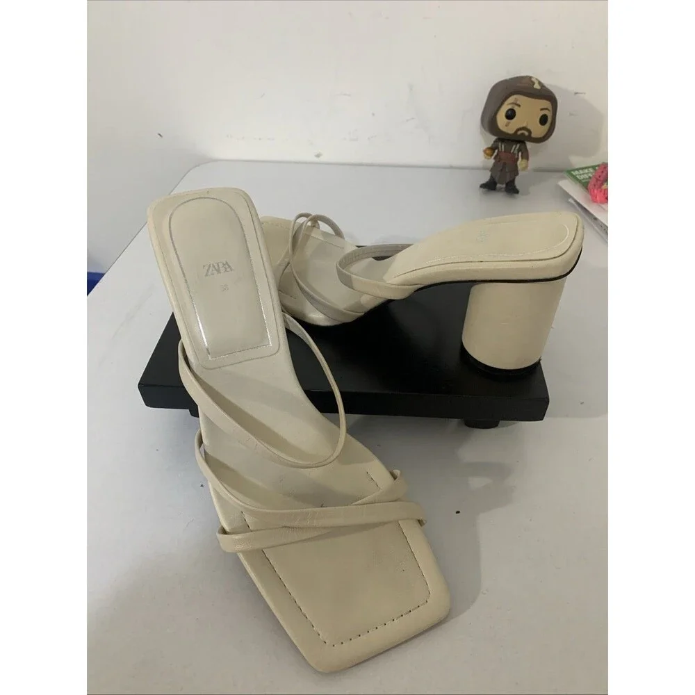 Zara Strappy Heels Round Heel Beige 38 US 7.5 Leather‎ Worn once